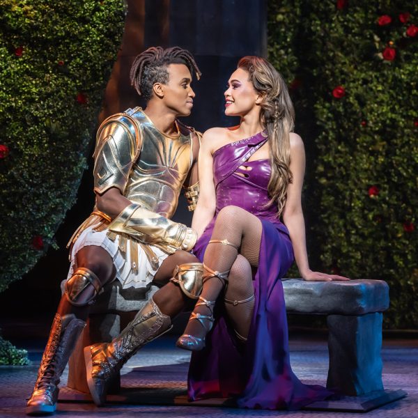 Busreise Musical in Hamburg - Disneys HERCULES - Herkules & Megara © Johan Persson Disney Stage Entertainment