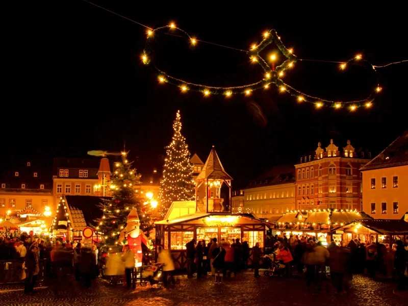 Tagesfahrt Pyramidenrundfahrt Erzgebirge - Weihnachtsmarkt bei Nacht © LianeM - Fotolia