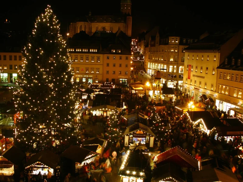 Tagesfahrt Pyramidenrundfahrt Erzgebirge - Weihnachtsmarkt bei Nacht © Gerhard Köhler - Fotolia