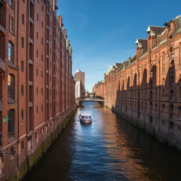 Busreise Elbphilharmonie Hamburg - Internationale Orchester zu Gast: Hamburger Speicherstadt © NilsZ - Fotolia