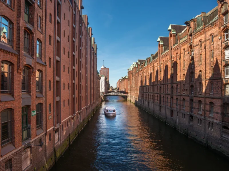 Busreise Elbphilharmonie Hamburg - Internationale Orchester zu Gast: Hamburger Speicherstadt © NilsZ - Fotolia