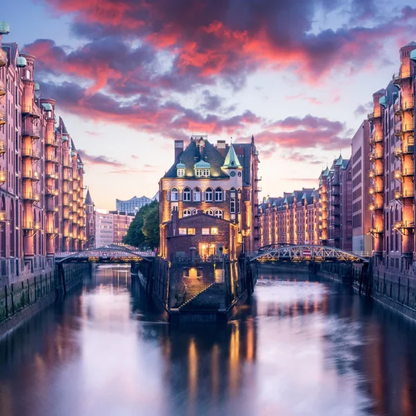 Busreise Elbphilharmonie Hamburg - NDR-Elbphilharmonie Orchester: Hamburger Speicherstadt in der Abenddämmerung