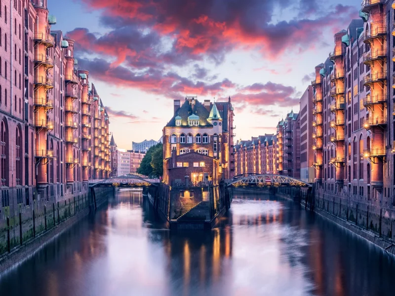 Busreise Elbphilharmonie Hamburg - NDR-Elbphilharmonie Orchester: Hamburger Speicherstadt in der Abenddämmerung