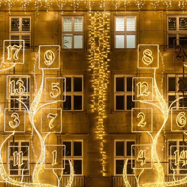 Tagesfahrt Magdeburger Lichterwelt - Weihnachtskalender am Alten Markt in Magdeburg