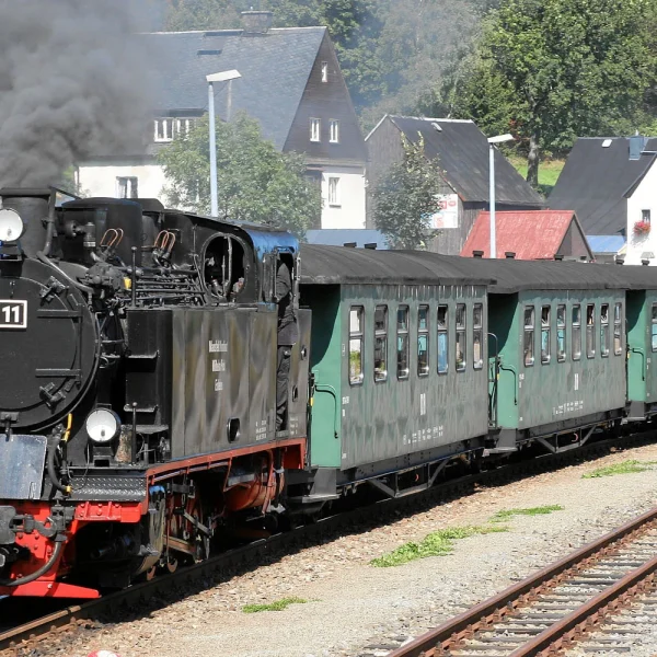 Tagesfahrt Fichtelbergbahn und Kaffeegedeck im Jens Weißflog Restaurant - Fichtelbergbahn in Cranzahl © André Bujara - Fotolia