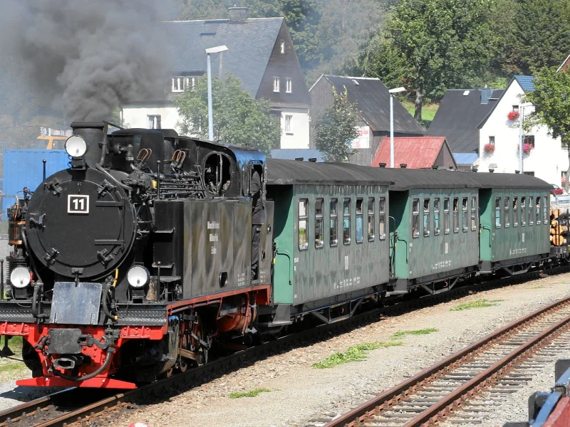 Tagesfahrt Fichtelbergbahn und Kaffeegedeck im Jens Weißflog Restaurant - Fichtelbergbahn in Cranzahl © André Bujara - Fotolia