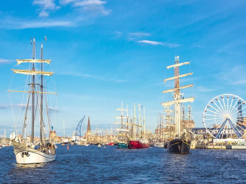 Busreise Hanse Sail in Rostock - Warnemünde: Hanse Sail Segelschiffe © Rico K. - Fotolia