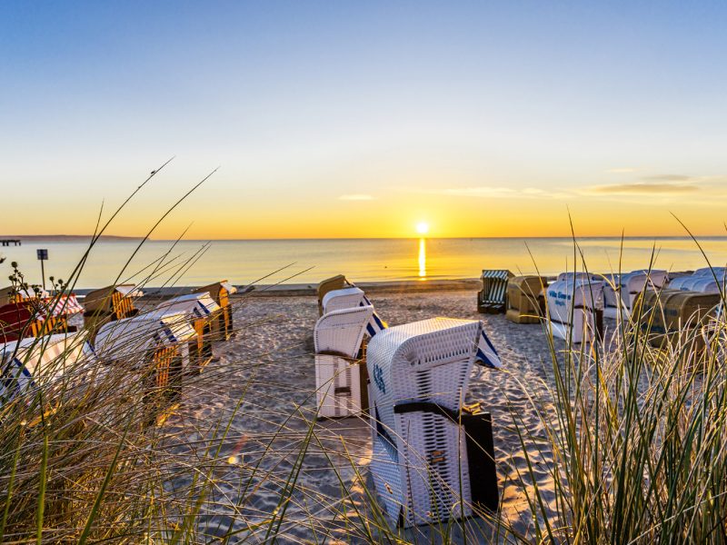 Busreise Gesunde Ostseeauszeit in Binz - Sonnenuntergang am Strand © Marcus Hofmann - Fotolia