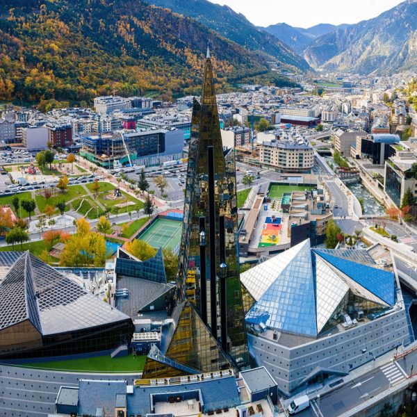 Hauptstadt Andorras mit Blick auf den Thermoludic